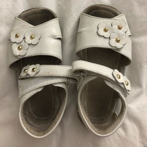 See Kai Run white sandals size 9 little girls shoe